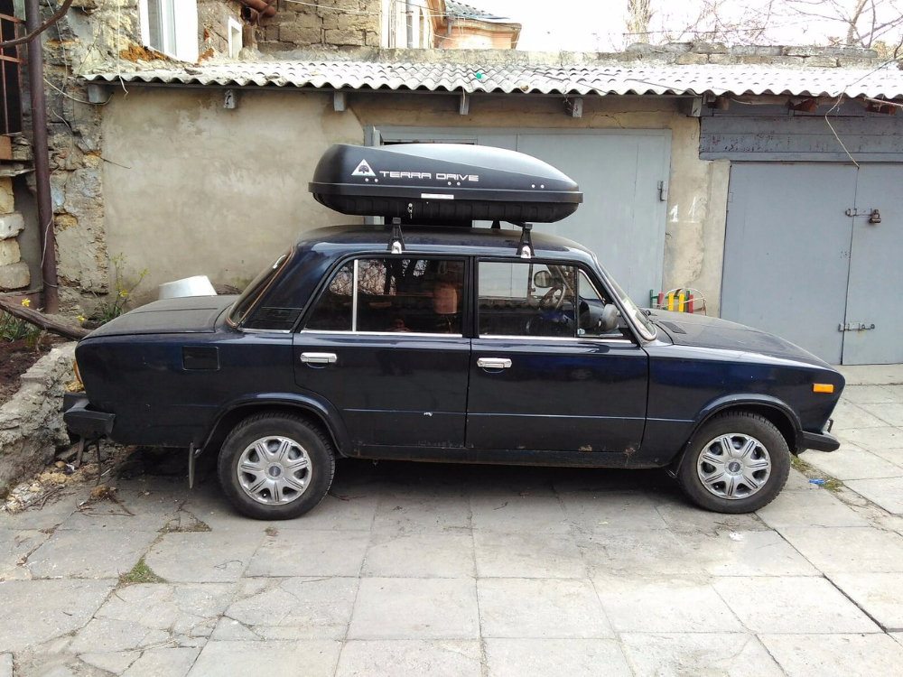 Багажник Kenguru Uni Stl и бокс Terra Drive-420 (черный) на Lada 2106