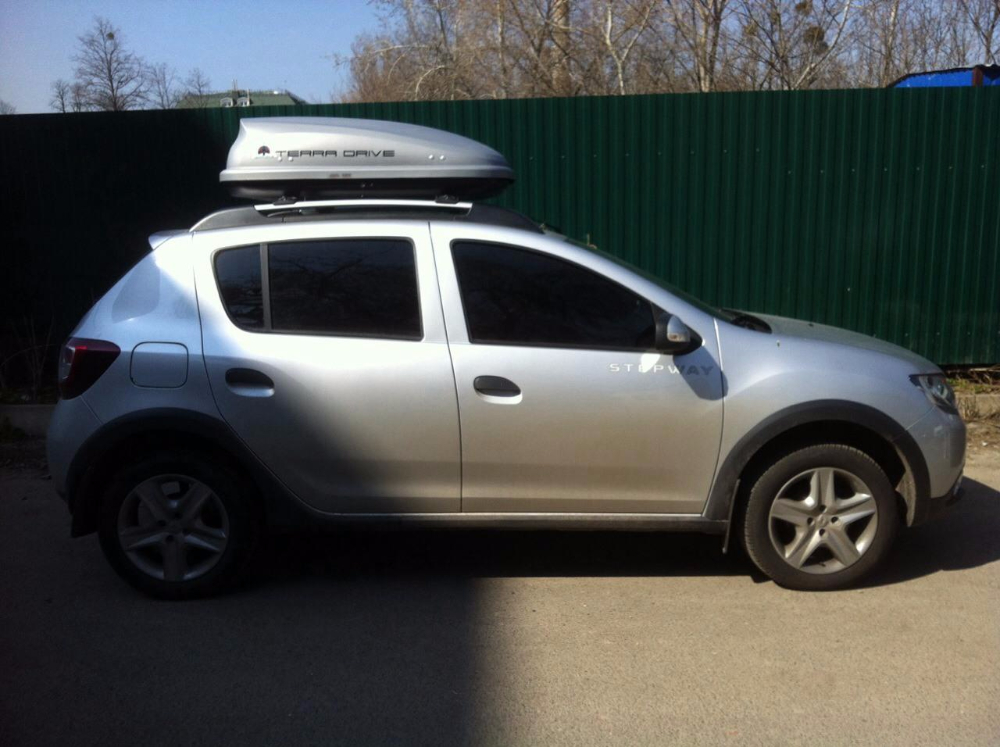 Багажник Aguri Prestige и бокс Terra Drive-320 (серый) на Renault Sandero