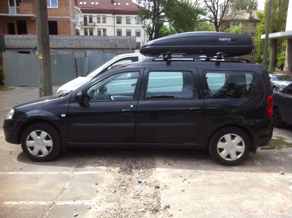 Багажник CarStyle Rails с поперечинами StreamStyle и бокс Hapro Traxer 6.6. на Renault Logan MCV
