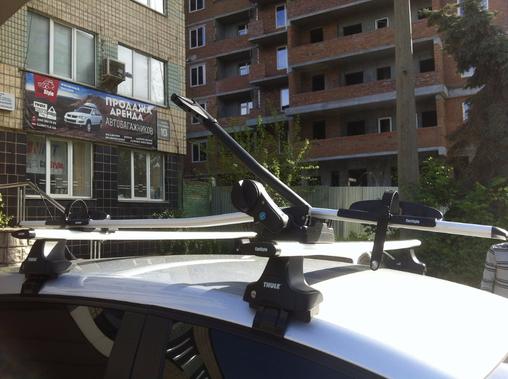 Багажник Thule-754 с поперечинами StreamStyle и крепление для велосипеда CarStyle BikeStyle на VW Golf Plus