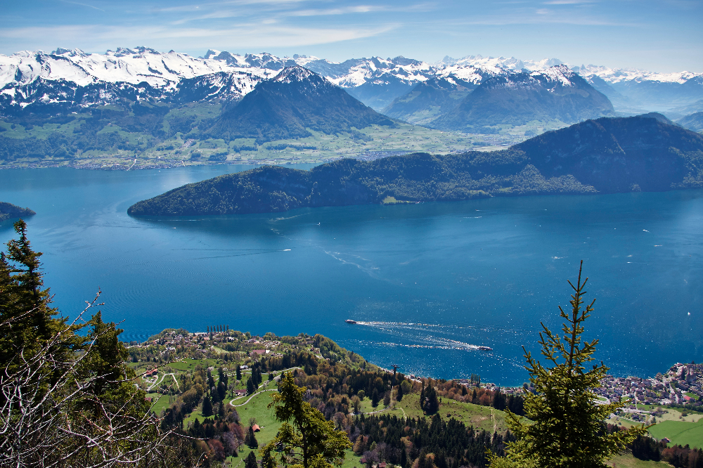 Вид на озеро при спуске с горы Rigi