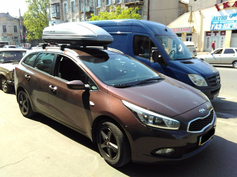 Багажник Aguri Runner и бокс Terra Drive-440 (серый) на Kia Ceed