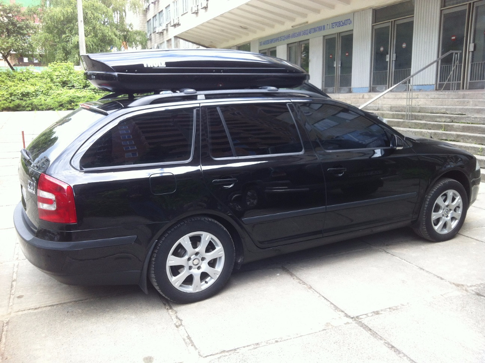 Багажник Whispbar Rails и бокс Thule Dynamic 800 на Skoda Octavia