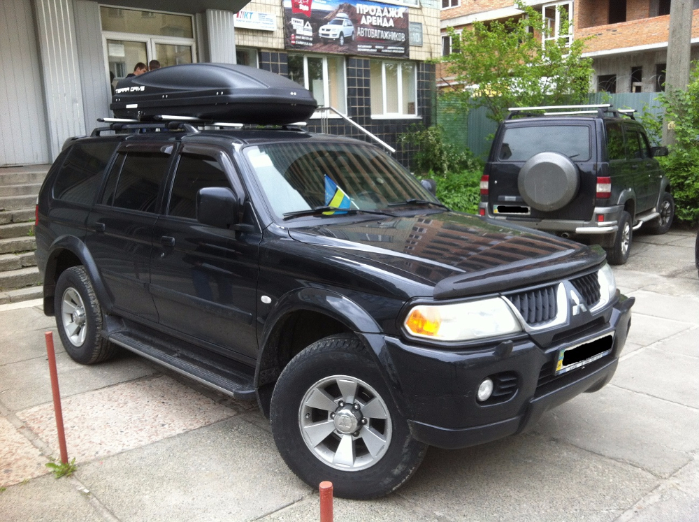 Багажник Amos Futura Wind и бокс Terra Drive-480 (черный) на Mitsubishi Pajero