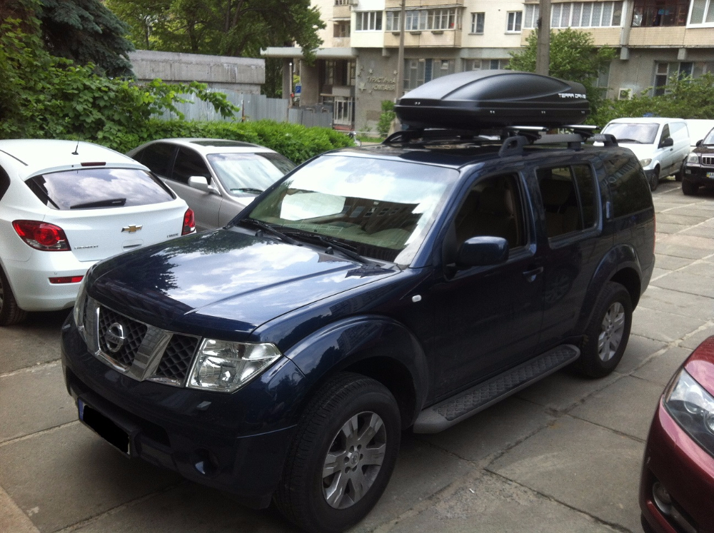 Багажник CarStyle Straps с поперечинами StreamStyle и бокс Terra Drive-480 (черный) на Nissan Pathfinder