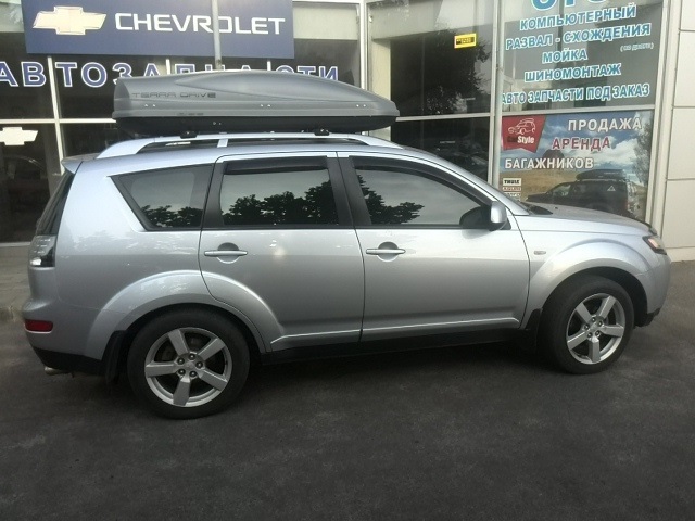 Багажник Aguri Prestige и бокс Terra Drive-480 (серый) на Mitsubishi Outlander XL