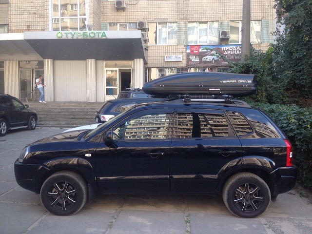 Багажник CarStyle Rails с поперечинами StreamStyle и бокс Terra Drive-480 (черный) на Hyundai Tucson