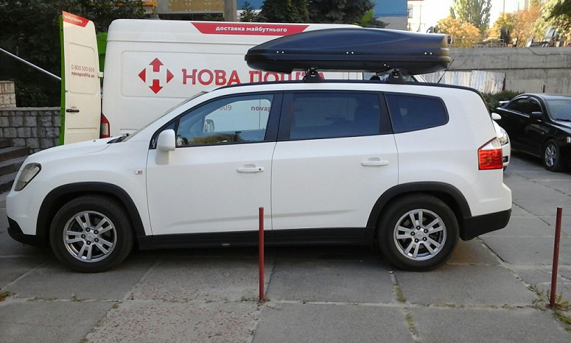 Багажник Thule-753 с поперечинами StreamStyle и бокс Terra Drive-480 (черный) на Chevrolet Orlando