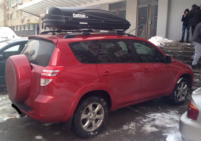 Багажник Thule-754 WingBar и бокс Terra Drive-440 (черный) на Toyota Rav-4