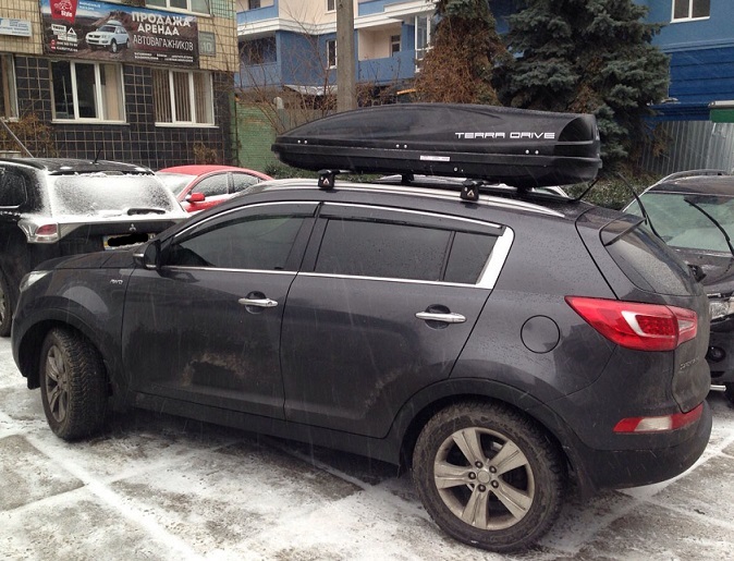 Багажник Aguri Runner и бокс Terra Drive-480 (черный) на Kia Sportage