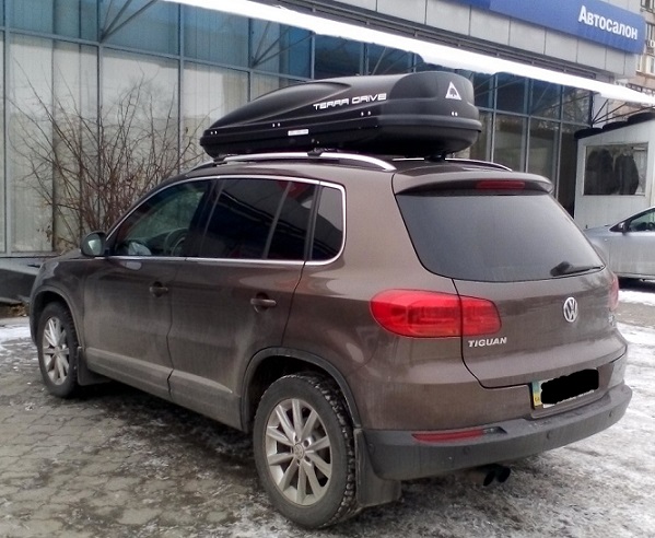 Багажник Aguri Prestige и бокс Terra Drive-480 (черный) на VW Tiguan