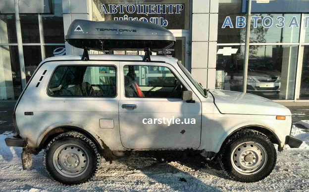 Багажник Amos Uni Stl и бокс Terra Drive-420 (черный) на Lada Niva