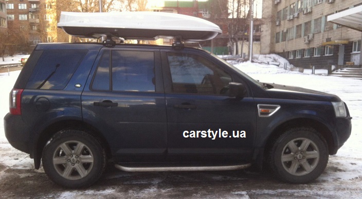 Багажник Thule-754 с поперечинами Stream и бокс Amos 500 White на Land Rover Freelander