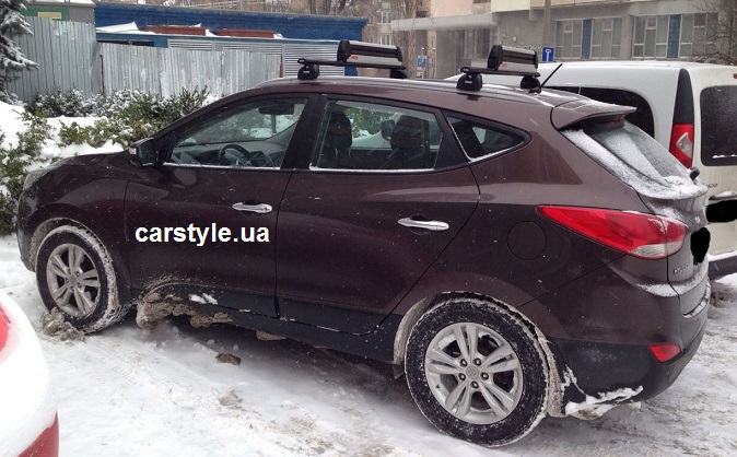 Багажник Thule-753 Aero Black и крепление CarStyle X-Tream на Hyundai ix35