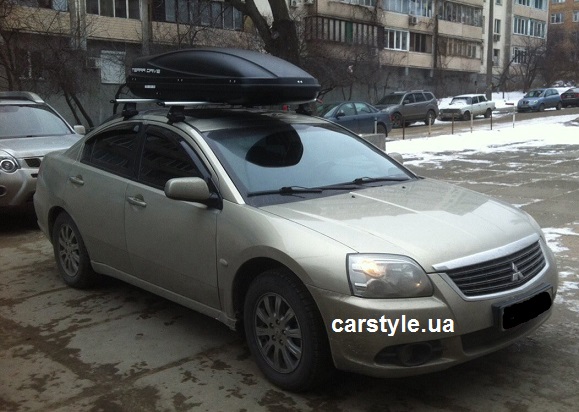 Багажник Thule-754 с поперечинами Stream и бокс Terra Drive-480 (черный) на Mitsubishi Galant