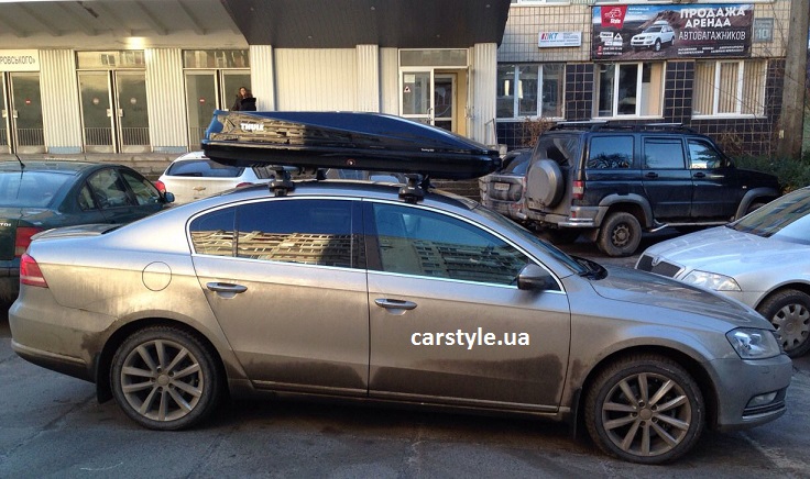 Багажник Thule-754 с поперечинами Stream и бокс Thule Touring 600 на VW Passat