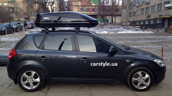 Багажник Thule-753 с поперечинами Stream и бокс Thule Touring 200 Black на Kia Ceed