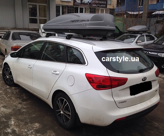 Багажник Thule-753 с поперечинами Stream и бокс Terra Drive-480 (серый) на Kia Ceed