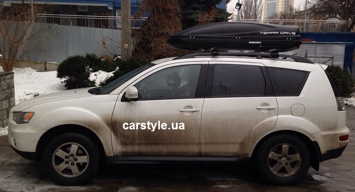 Багажник CarStyle Rails с поперечинами Stream и бокс Terra Drive-480 (черный) на Mitsubishi Outlander
