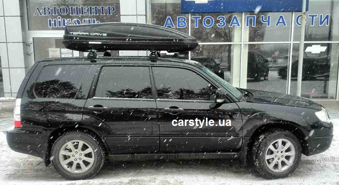 Багажник Thule-753 с поперечинами Stream и бокс Terra Drive-480 (черный) на Subaru Forester