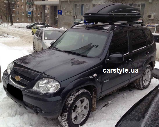Багажник Terra Aero и бокс Terra Drive-440 (черный) на Chevrolet Niva