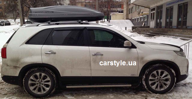 Багажник Thule Edge 958 и бокс Terra Drive-480 (серый) на Kia Sorento