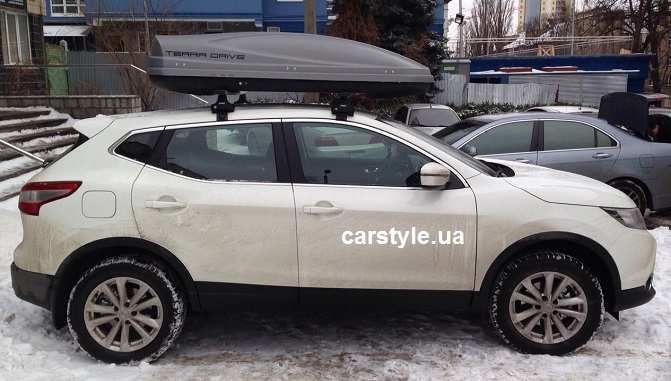 Багажник Thule-754 с поперечинами Stream и бокс Terra Drive-480 (серый) на Nissan Qashqai