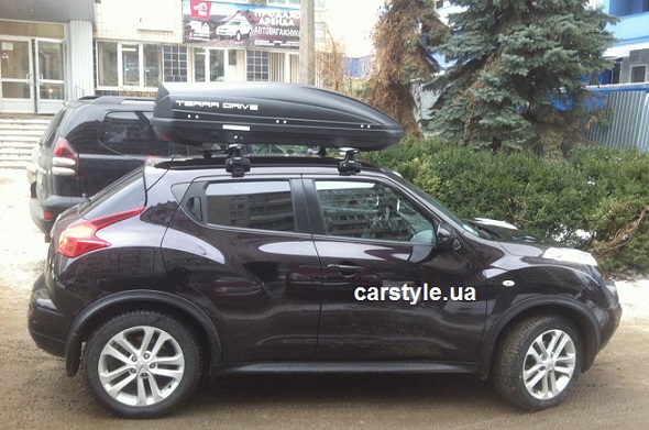 Багажник Thule-754 с поперечинами Stream и бокс Terra Drive-440 (черный) на Nissan Juke