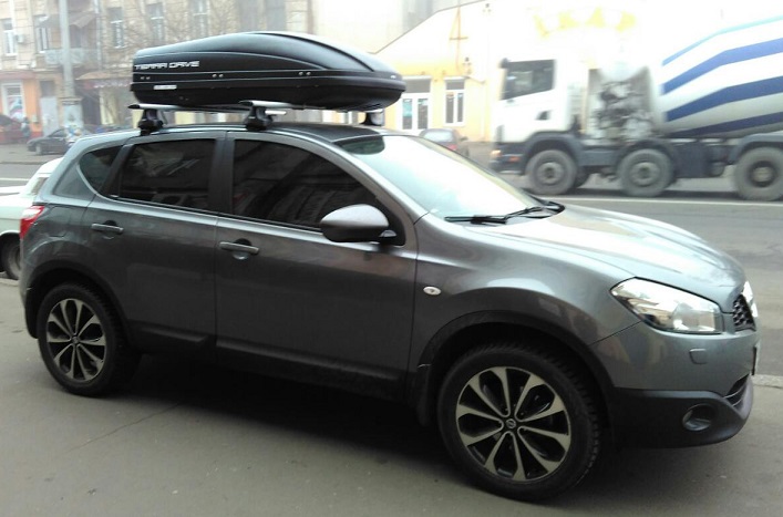 Багажник Thule-754 WingBar и бокс Terra Drive-440 (черный) на Nissan Qashqai
