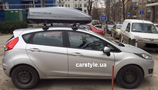 Багажник Thule-754 WingBar и бокс Terra Drive-440 (серый) на Ford Fiesta