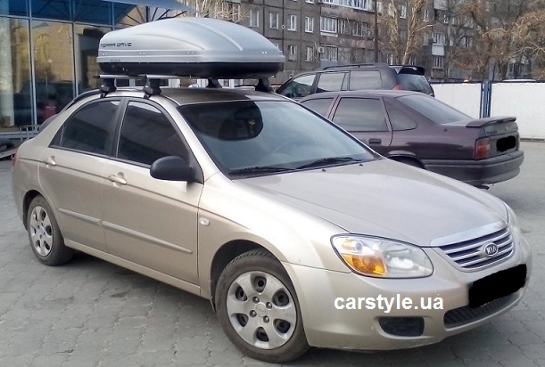 Багажник Thule-754 с поперечинами Stream и бокс Terra Drive-440 (черный) на Kia Cerato