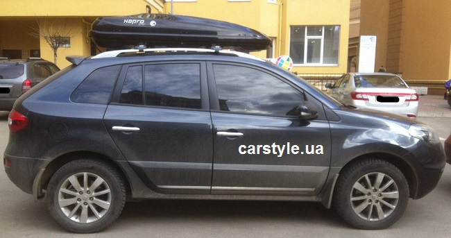 Багажник Thule Edge 958 и бокс Hapro Zenith 6.6 Black на Renault Koleos