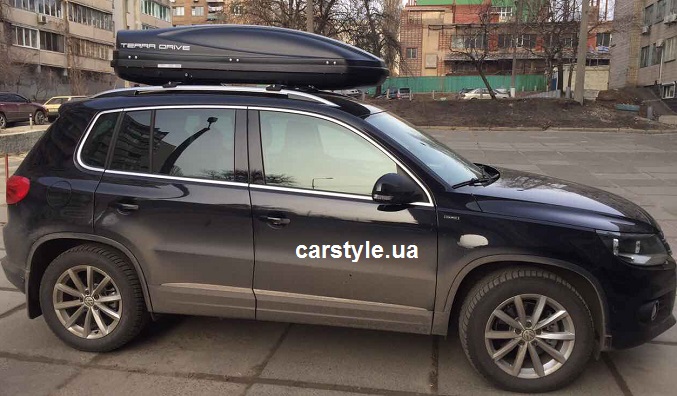 Багажник Aguri Prestige и бокс Terra Drive-480 (черный) на VW Tiguan